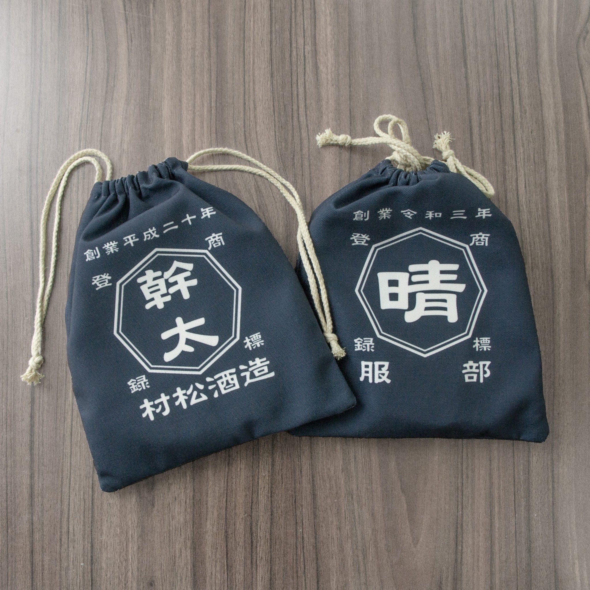 No.251専用‼️巾着袋（リボン）デニムリメイク　携帯扇風機入れ　巾着バック リメイクデニム巾着袋 ミニサイズ リバーシブル RD24003 | DENIMCLUB